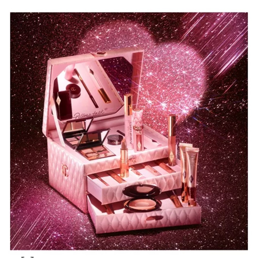 CHARLOTTE TILBURY Pillow Talk Dreams Come True Box has 13 full size ICONIC items